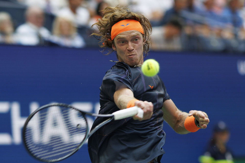 英国网球队翻盘德国网球队，梅德韦杰夫绝境逆转