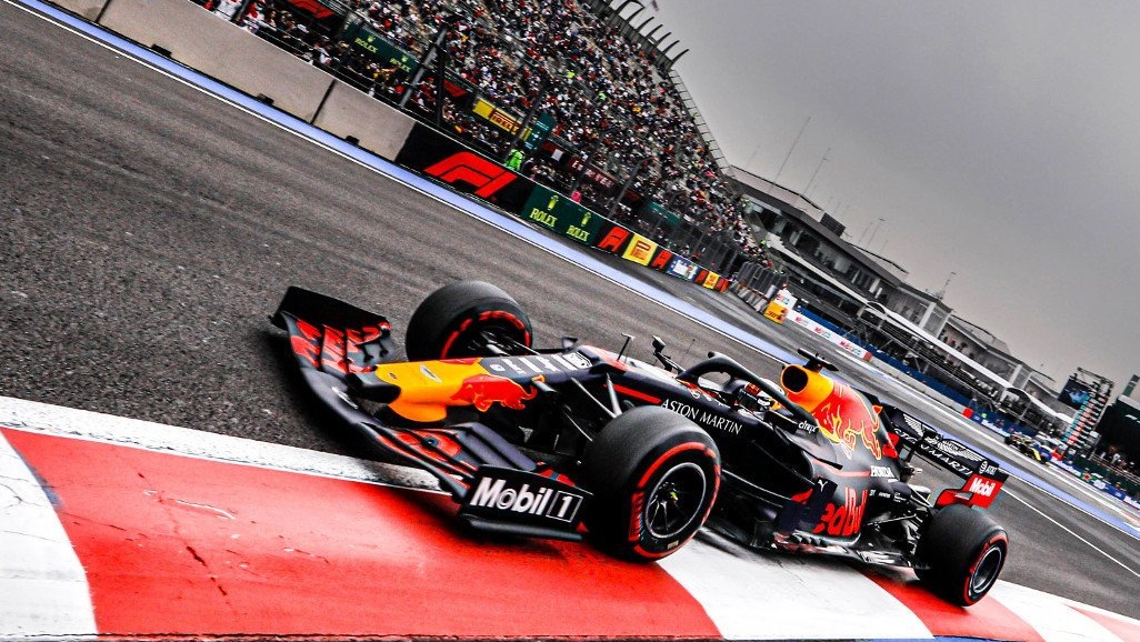 红牛车队险胜哈斯车队，阿隆索惊艳四座