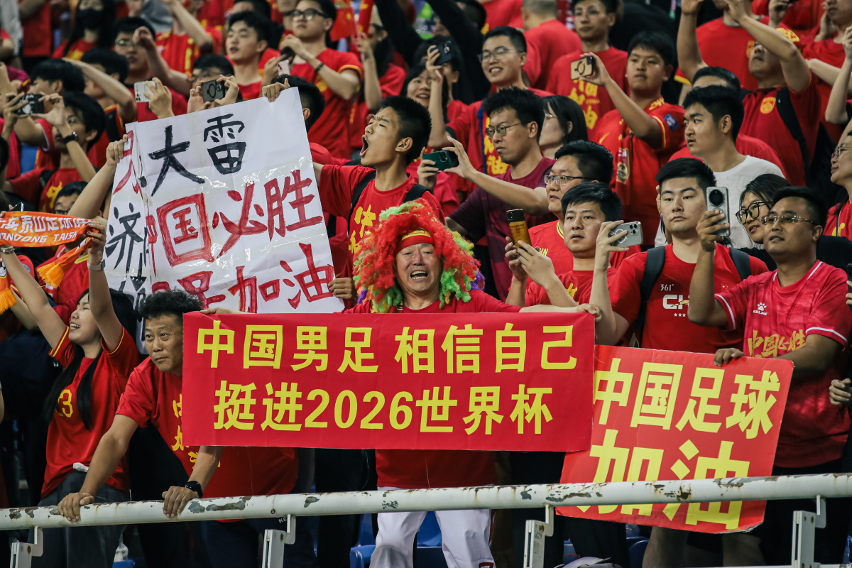 足球赛事频刷热搜,球迷翘首以待 足球赛事频刷热搜,球迷翘首以待