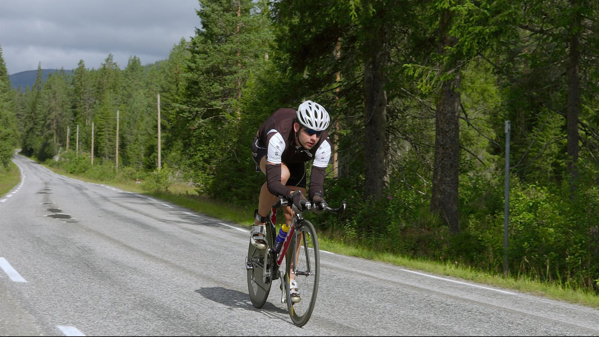 F1街道赛焦点战，掘金一波带走雄鹿，速度与战术的双重奏