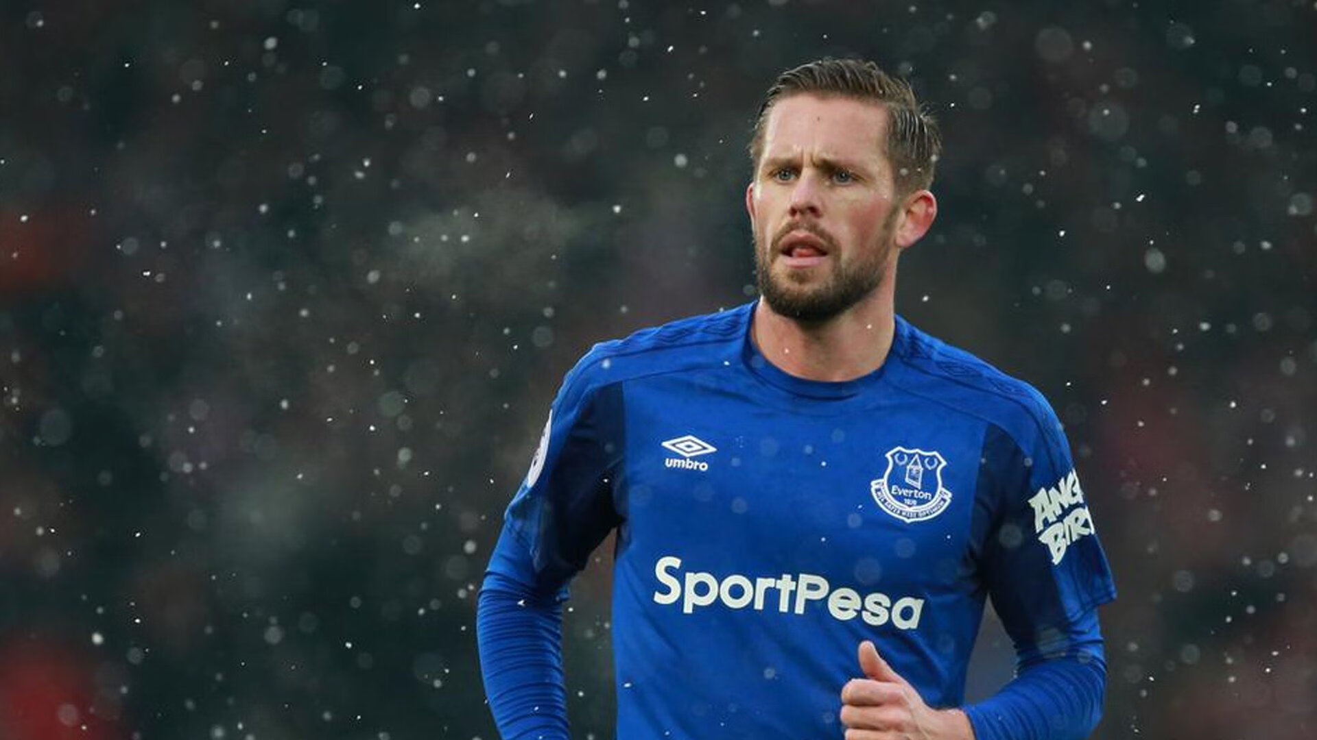 当北欧风暴席卷诺坎普，哈兰德完美演绎现代中锋教科书