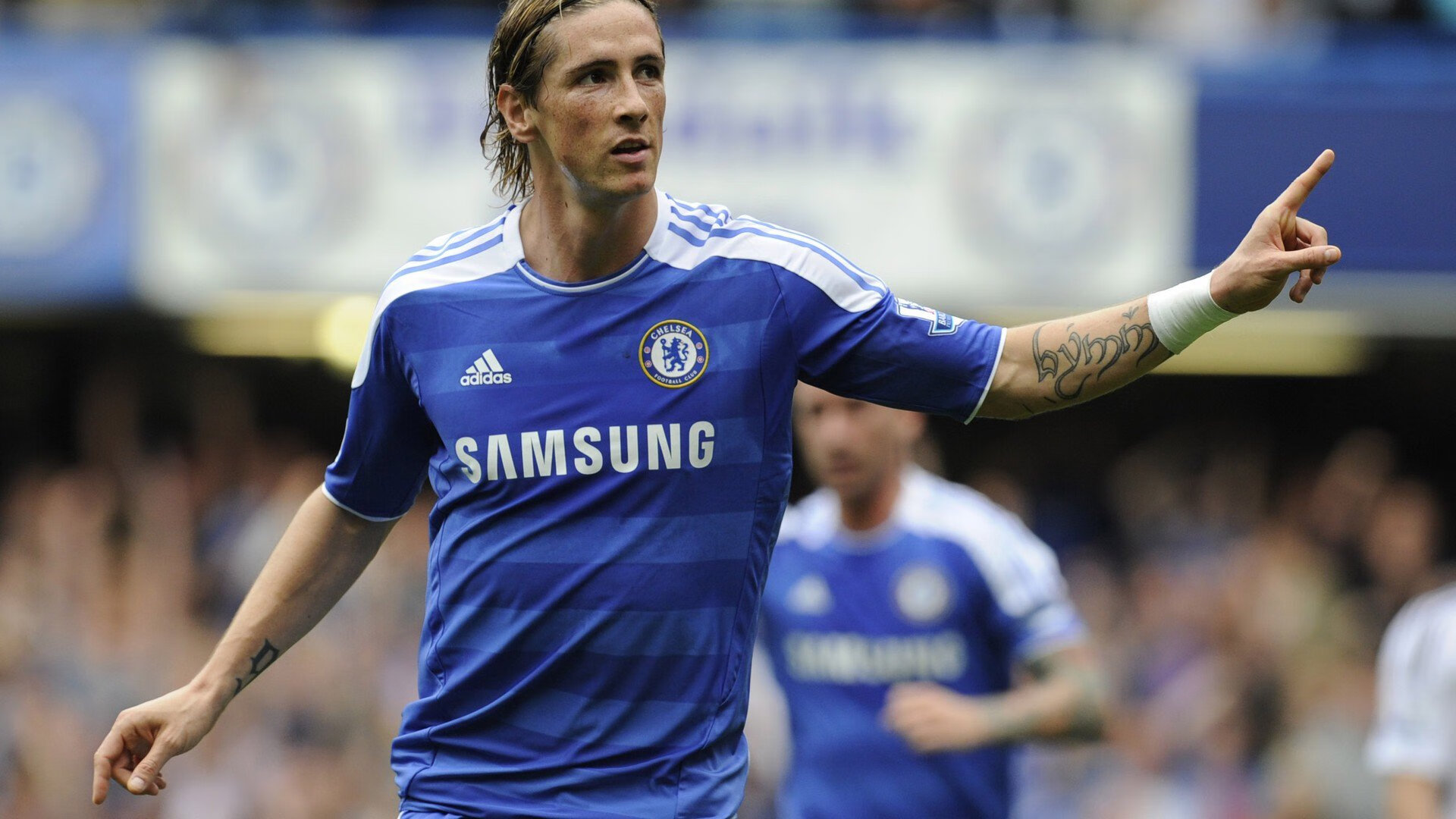 赛道上的孤独舞者，托尼在F1街道赛之夜拉开决定性差距