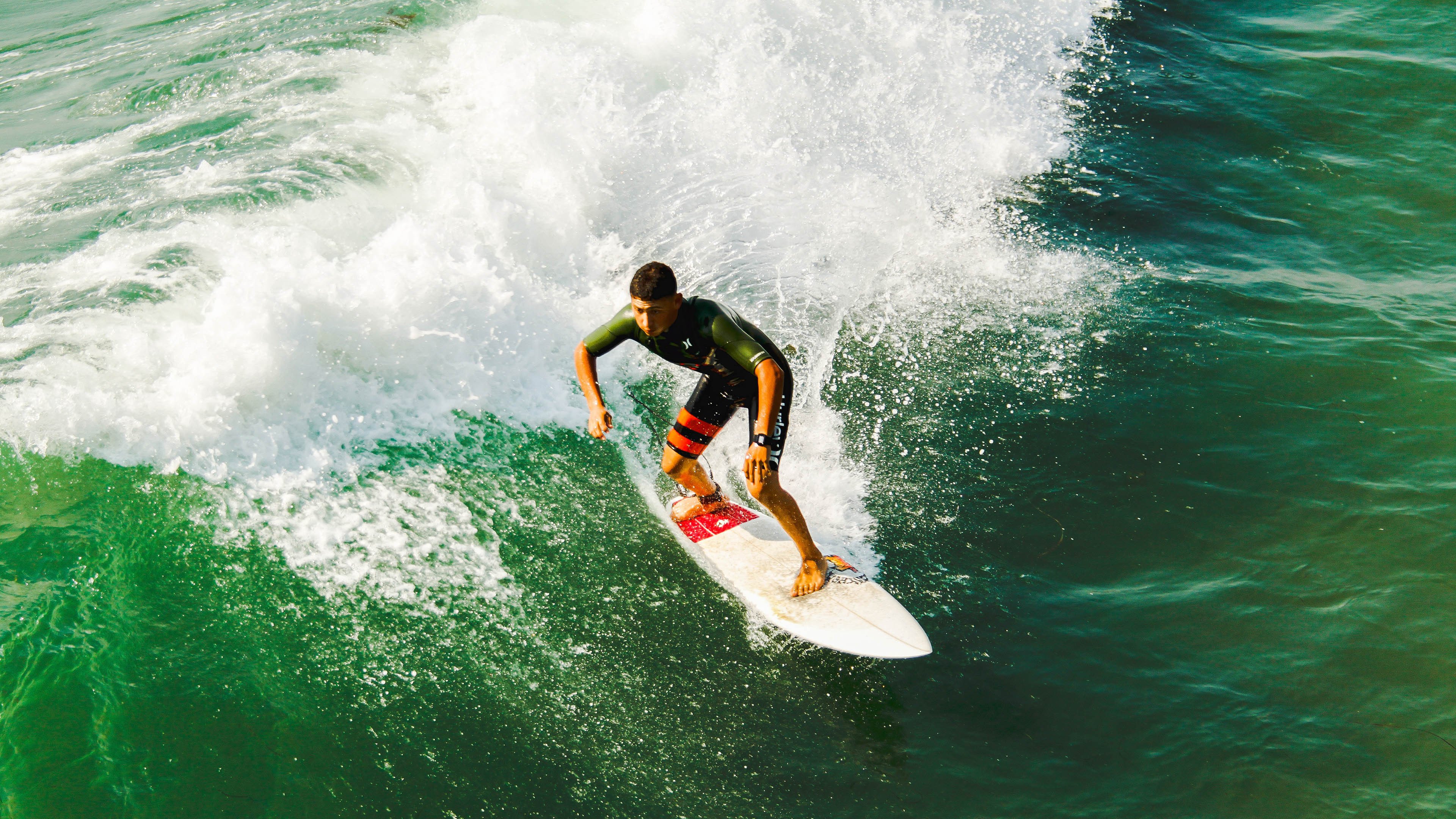 leisu-赛道与绿茵的共振，当F1引擎轰鸣遇见马赛的狂想曲